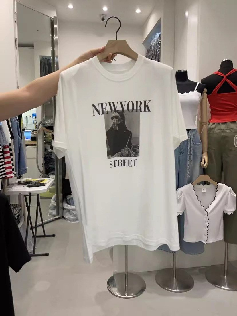 Street Fashion New York 2026 - New York Sokak Modası Kız Grafik
