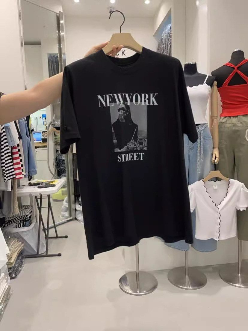 New York Sokak Modası Kız Graf - Street Fashion New York 2026 incelemesi ve fiyatı