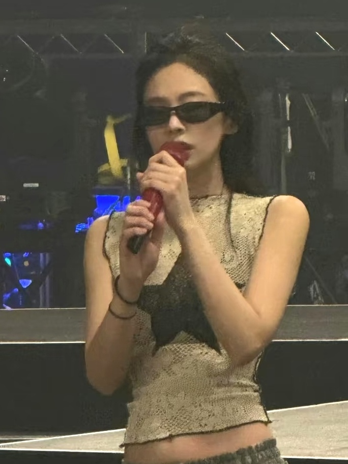Jennie Konser Vintage Küçük Çe - Street Fashion Pose incelemesi ve fiyatı
