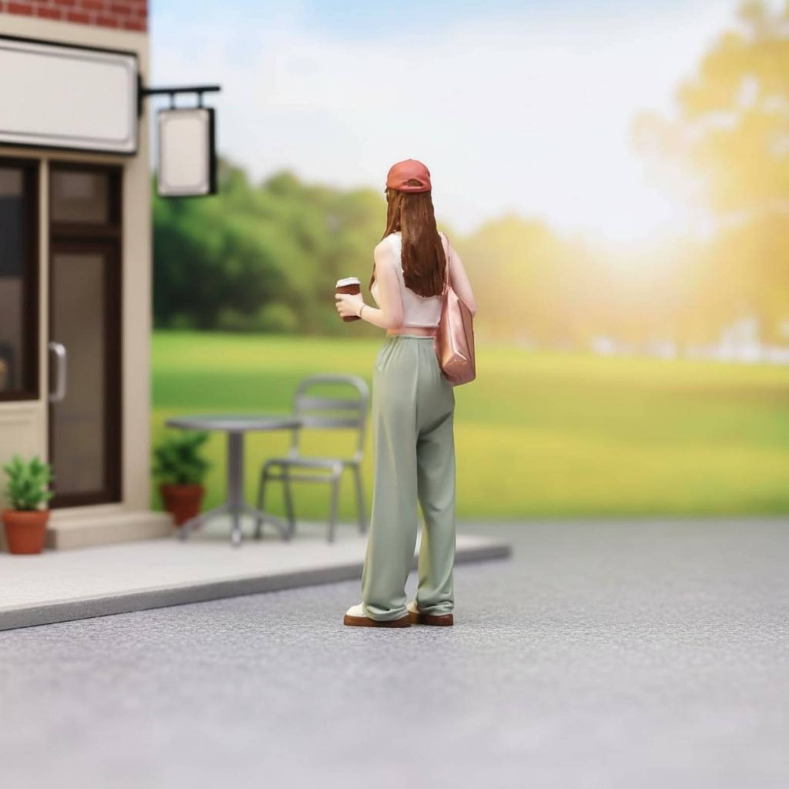 Kahve Tutan Kız Figürü Renkli  - Street Fashion Pose incelemesi ve fiyatı